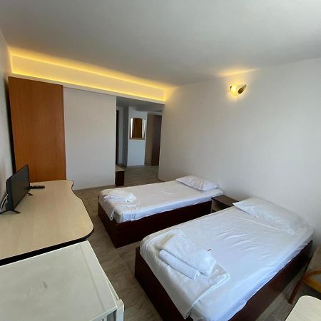 Hotel Gorj Târgu Jiu Esterno foto