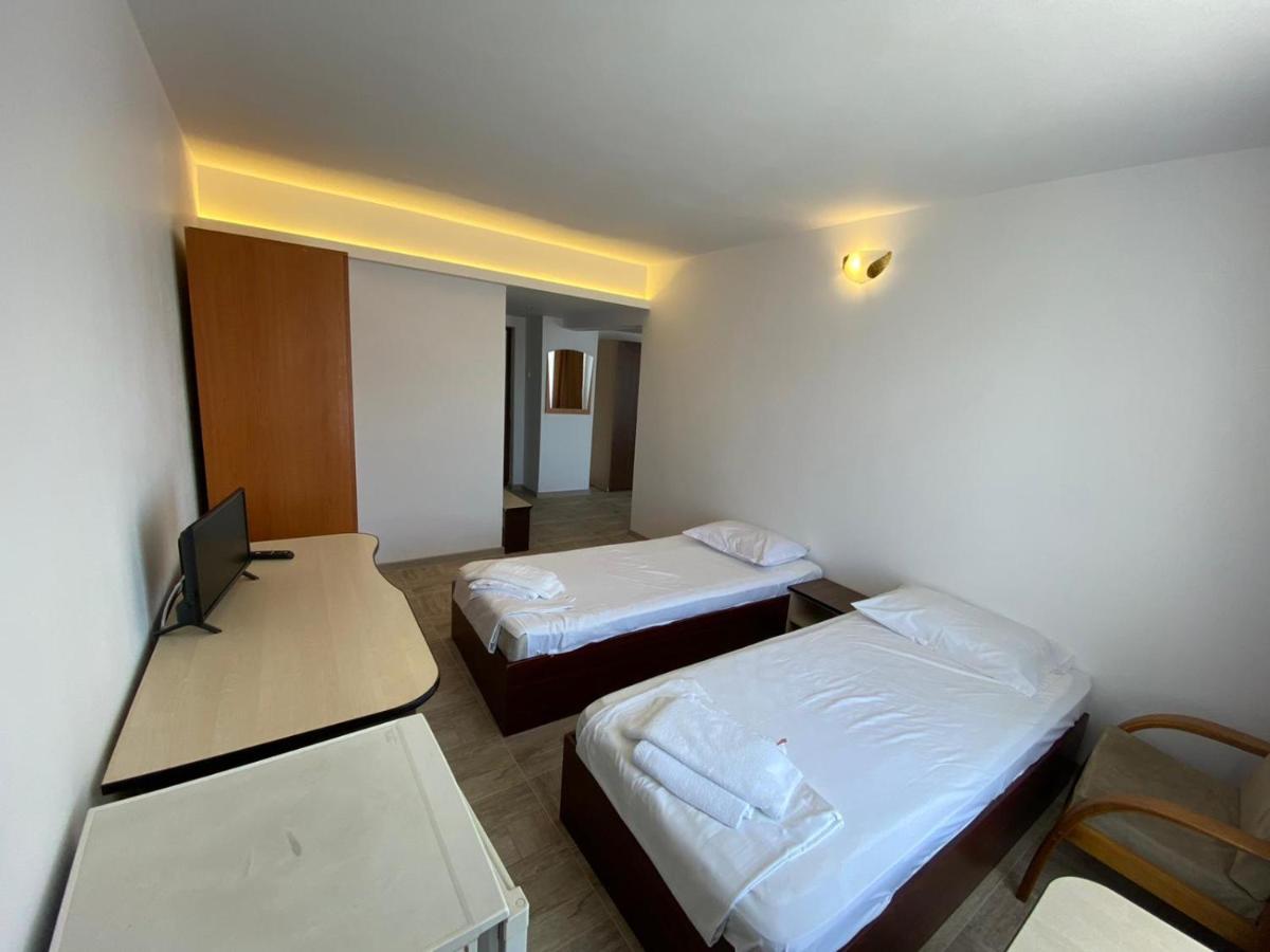 Hotel Gorj Târgu Jiu Esterno foto