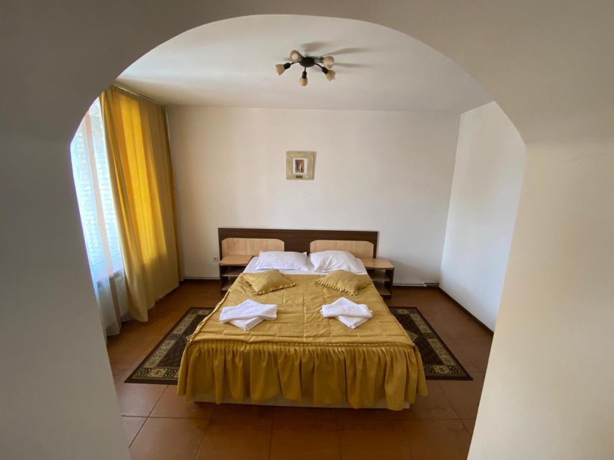 Hotel Gorj Târgu Jiu Esterno foto