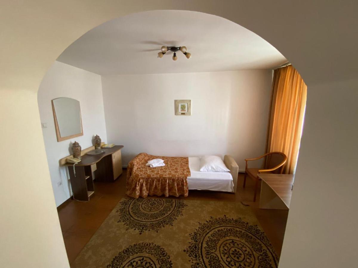 Hotel Gorj Târgu Jiu Esterno foto