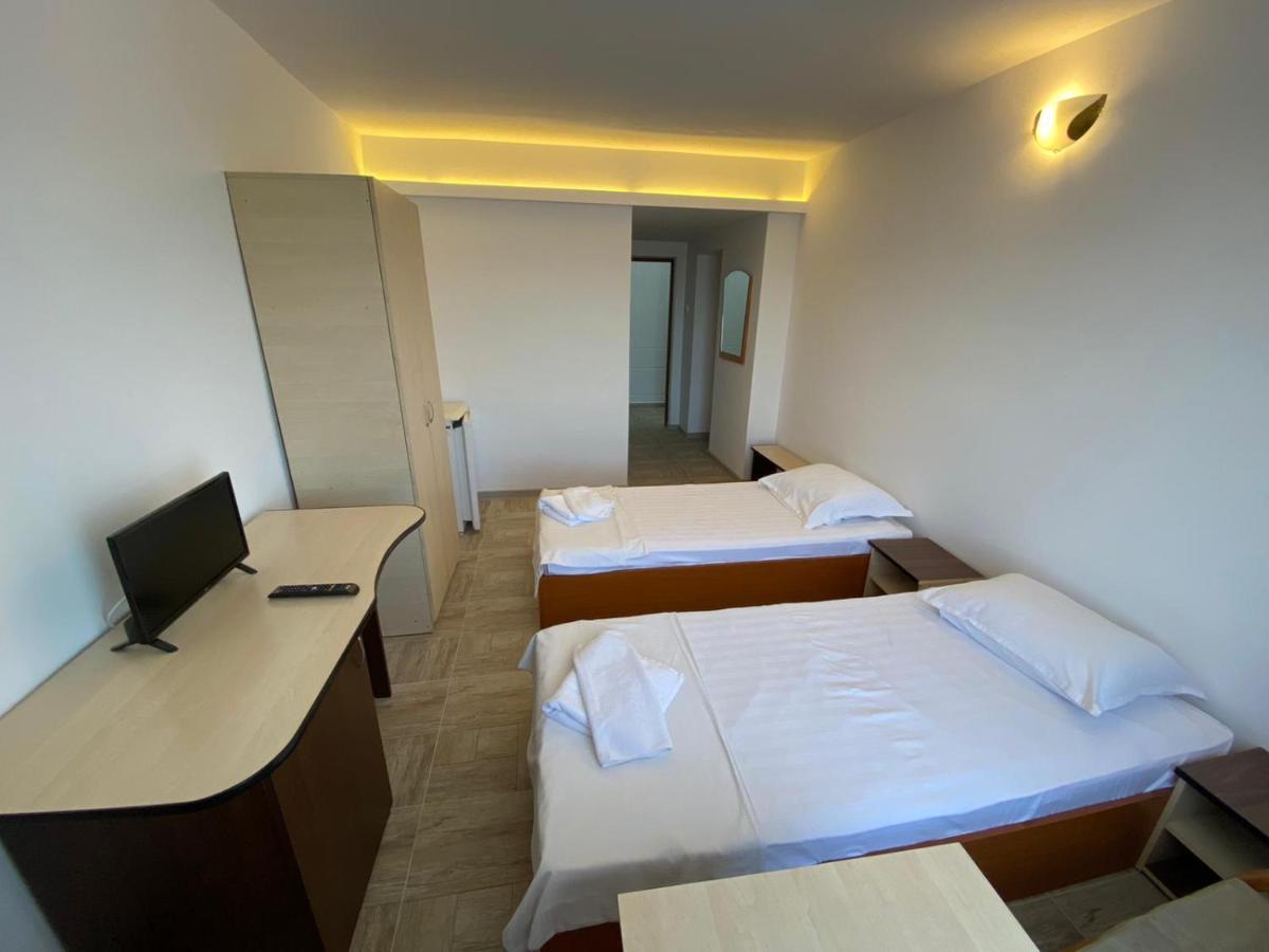 Hotel Gorj Târgu Jiu Esterno foto
