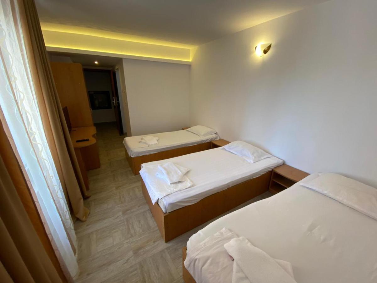 Hotel Gorj Târgu Jiu Esterno foto