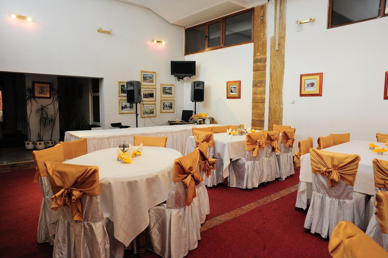Hotel Gorj Târgu Jiu Esterno foto